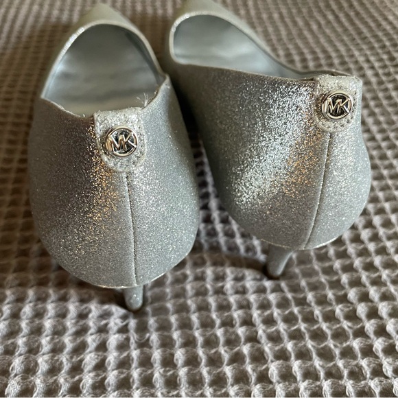 Michael Michael Kors Kitten Pump heel Silver Glitter - Picture 9 of 9